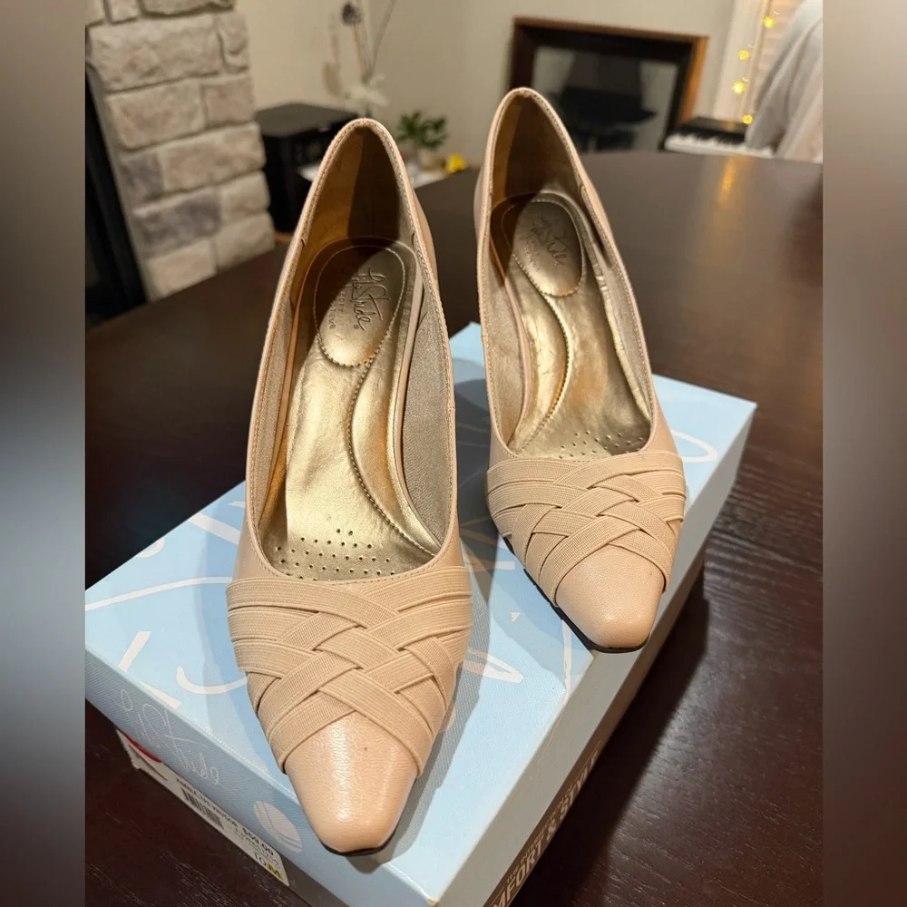 Beige LifeStride women's dress pumps size 10M‎